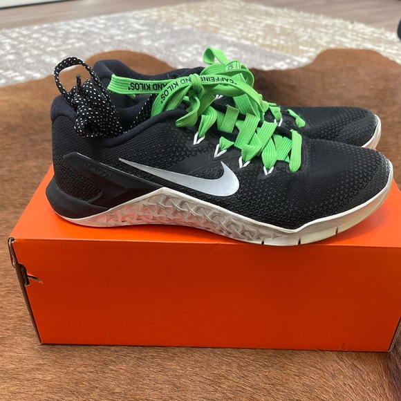 Used Women’s Nike Metcon 4 - Picture 5 of 7
